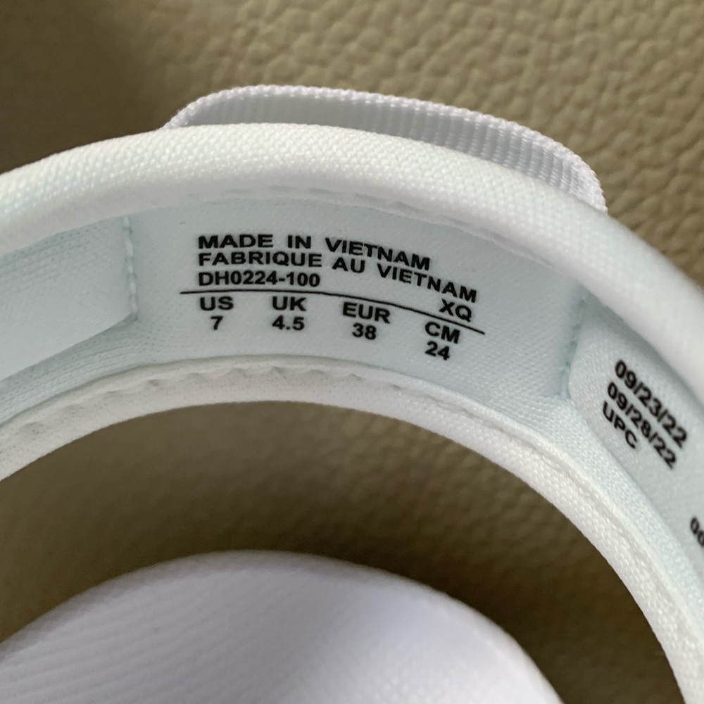 NWOB (WMNS) Nike Icon Classic
Sports White Sandals DH0223-100 - Picture 16 of 16